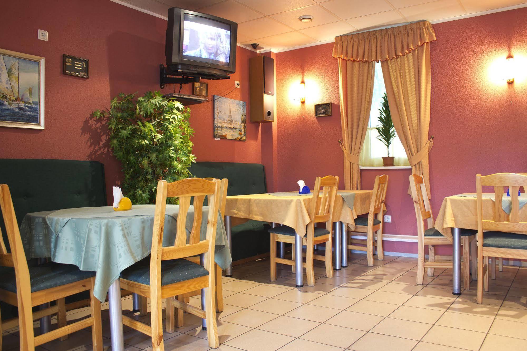 Lillekuela Hotel Таллин Экстерьер фото