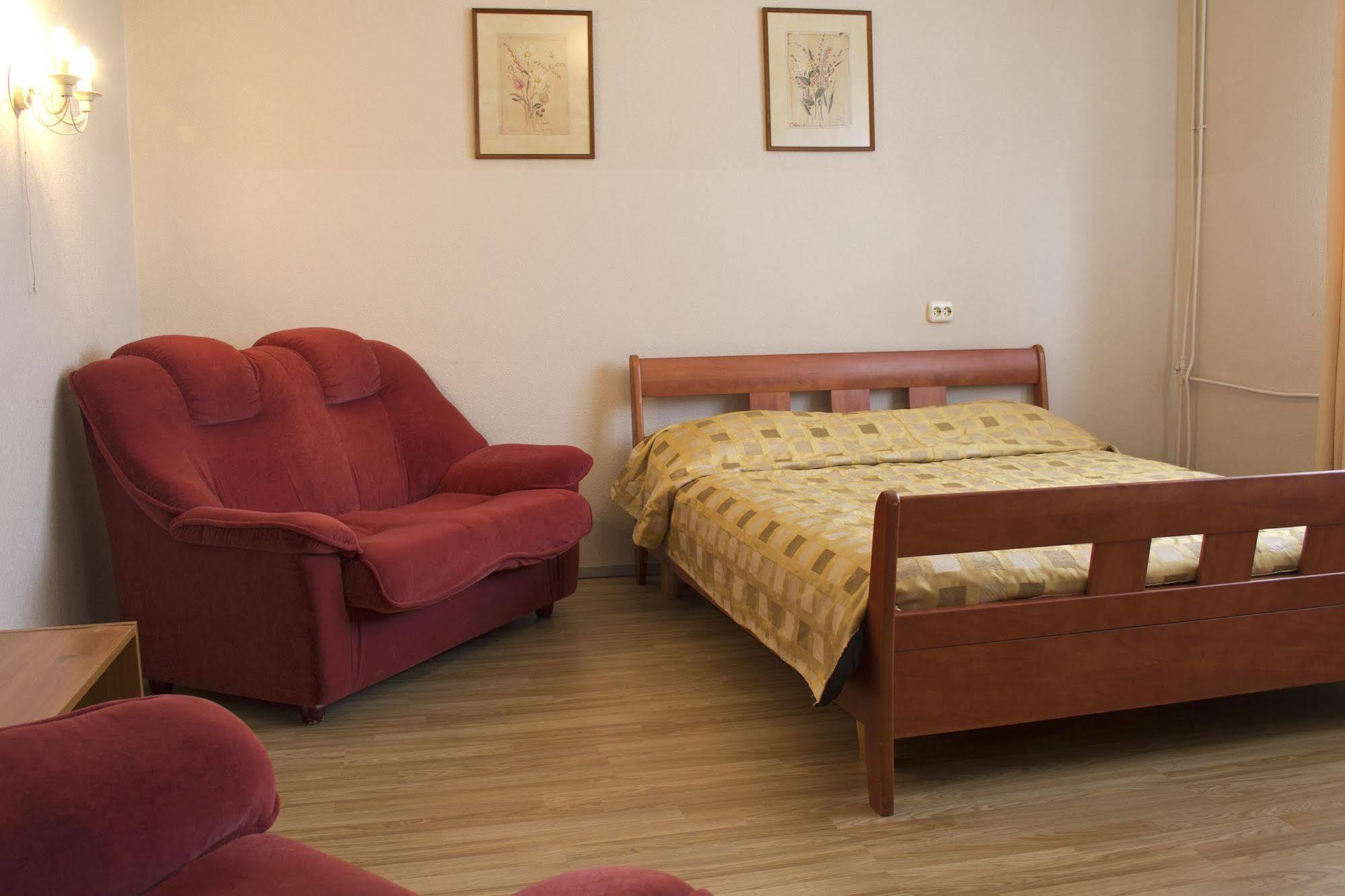 Lillekuela Hotel Таллин Экстерьер фото