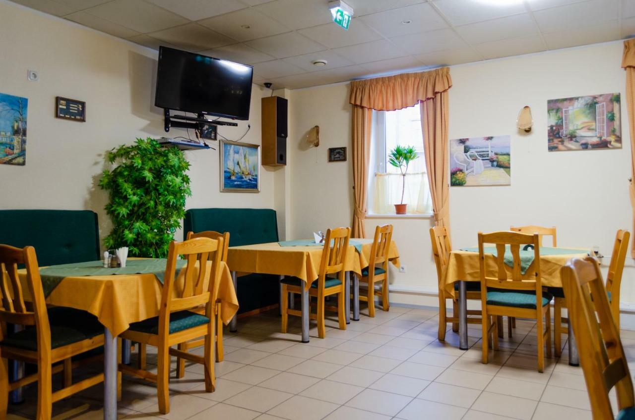 Lillekuela Hotel Таллин Экстерьер фото